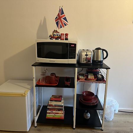 Modern, Large Independent Room With En-Suite Bathroom In Private Owned Apartment London Kültér fotó