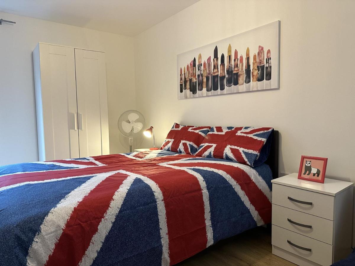 Modern, Large Independent Room With En-Suite Bathroom In Private Owned Apartment London Kültér fotó