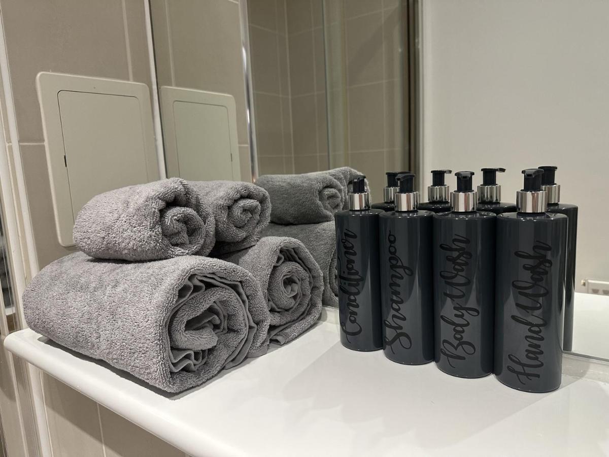 Modern, Large Independent Room With En-Suite Bathroom In Private Owned Apartment London Kültér fotó