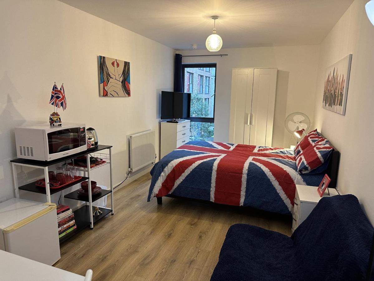 Modern, Large Independent Room With En-Suite Bathroom In Private Owned Apartment London Kültér fotó
